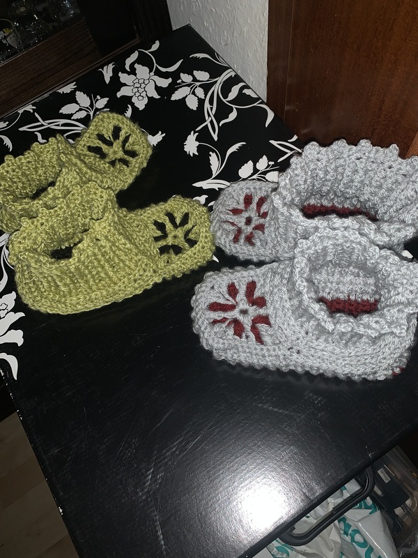 Gehäkelte Hausschuhe DOMINO