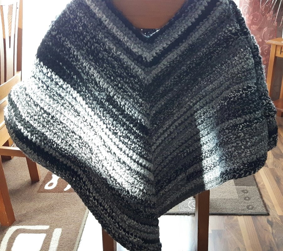 Häkelanleitung Poncho mit Möbius-Schalkragen (Loop) - einfach