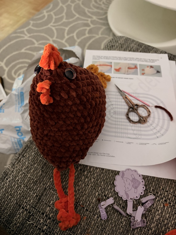 "Sweet Big Chicks" - Crochet pattern for hens to cuddle
