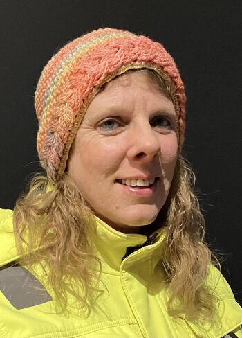 Winterlove aus 1 Bobbel Lana Grossa 75% Schurwolle 25% Polyamid / 100g ca. 420 m ll / Mütze mit NS 4,5 und Zopf mit NS 3,0 gehäkelt