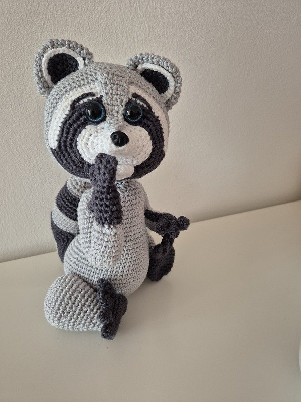 Crochet Pattern Wynne Racoon