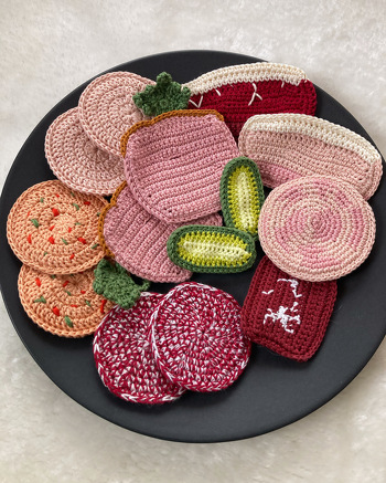 Die Anleitung ist sehr verständlich und hat super gut funktioniert!!
Was soll ich dazu sagen? Ich bin verliebt in diese Wurstplatte!!! Danke für diese tolle Anleitung!!! 🤩