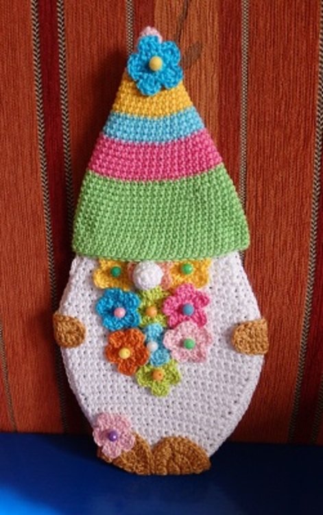 Easter gnome &amp; spring gnome door decoration - easy from scraps of yarn