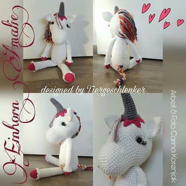 Vier Ansichten eines weißen, gehäkelten Einhorn-Amigurumi mit bunter Mähne und pinken Details