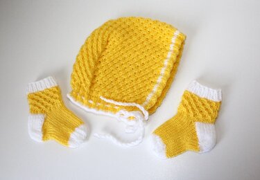 Strickanleitung Baby-Set, Söckchen, Baby-Mütze, Sternchenmuster, 0-5 Monate