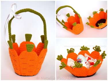 Gehäkelter orangefarbener Karotten-Korb mit grünem Henkel und weißer Schleife neben passender Karotten-Schale mit Süßigkeiten.