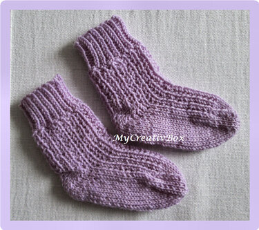 Söckchenmuster "Honigbär-Gratis" für Säuglinge | Kostenlose Strickanleitung