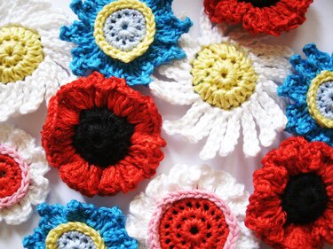 kostenlose Häkelanleitung für Blüten und Blütenknöpfe