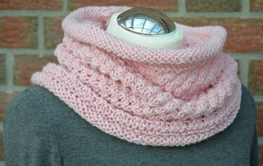Strickanleitung für Loopschal in rosa