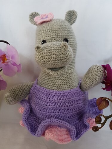 Häkelanleitung "Tanzendes Nilpferd" (34 cm groß)