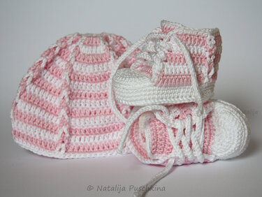 Häkelanleitung: Schuhe und Mütze - Set für Neugeborene