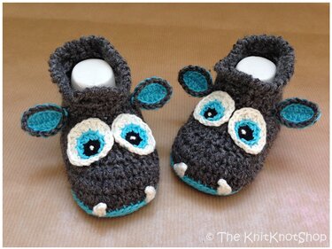 Gehäkelte Babyschuhe dunkelgrau-türkis mit Monstergesichtern
