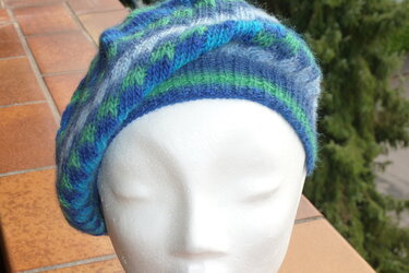 Baskenmütze mit Wirbelmuster - Stricken