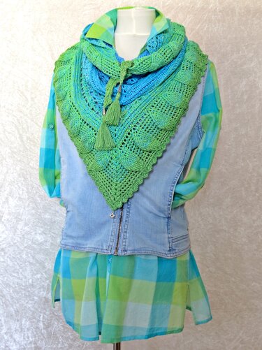 Häkelanleitung Dreieckstuch mit Reliefmuster Blue Lagoon