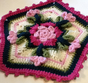 Fünfeckiges Blütengranny " Frühlingsgruß" - Häkeln