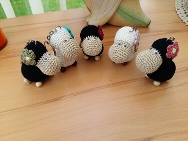 Schlüsselanhänger Schaf gehäkelt - Häkeln