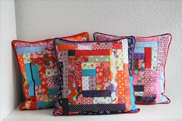 Stoffreste-Kissenbezug mit Paspelband - Nähen