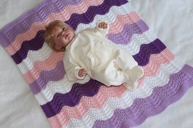 Strickanleitung Babydecke, Plaid, Wellenmuster, Größe ca. 60 x 70 cm, für Anfänger geeignet