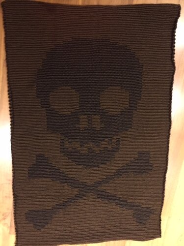 Poncho mit Totenkopf im Schattenstrick - Bild 2