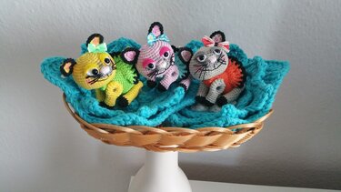 Anleitung Amigurumi Bunte Schmuse Kätzchen 10 cm Groß - Häkeln