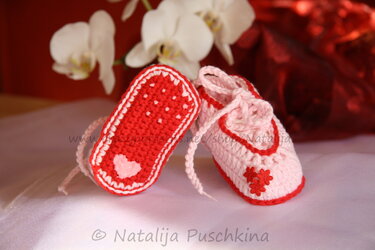 Romantic Baby Booties - Free Crochet Pattern