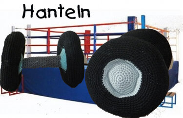 DIY Amigurumi‑Hanteln aus schwarzem und grauem Garn mit runden Enden
