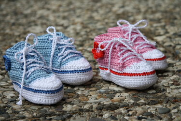 Häkelanleitung: Babyschuhe für Jungs und Mädchen