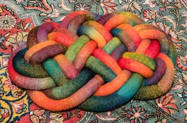 Sit-Upon/Braided cushion - Knitting