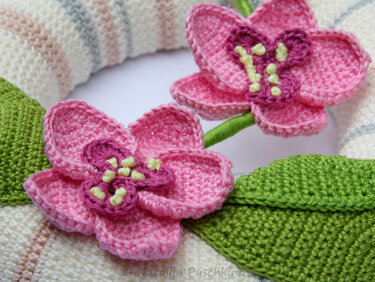 Türkranz / Wandkranz mit Orchideen - Häkelanleitung