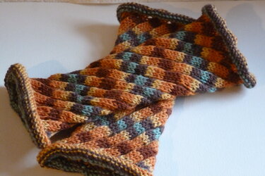 Spiral-Stulpen gestrickt