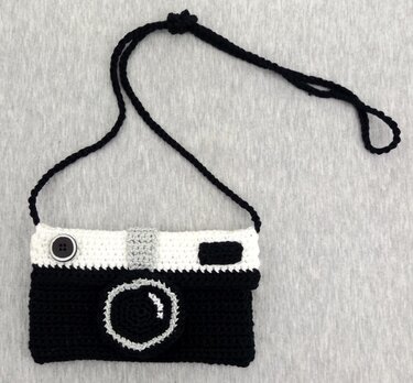 Häkelanleitung Umhängetäschchen "Kamera"