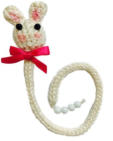 Niedliches gehäkeltes Hase-Lesezeichen mit roter Schleife und Perlenkordel