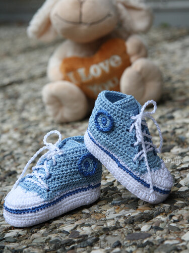 Cute Baby Tennis shoes  - Crochet Pattern - boy or girl