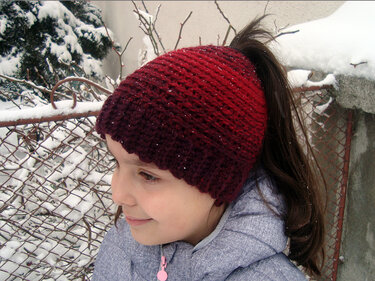 Crochet Pattern Messy Bun Hat or Ponytail Beanie Winter Hat for Runners Running cap for women or girls Warm hat with hair hole - Image 2