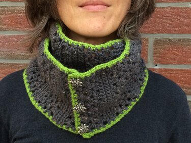 Häkelanleitung für Loop / Schal im Landhausstil