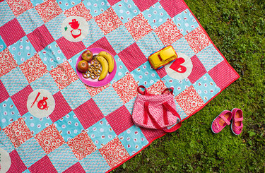 Nähanleitung: Eine einfache Patchwork-Decke nähen