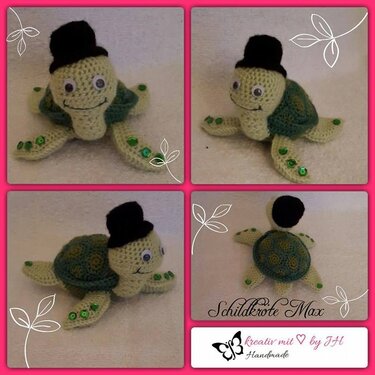 Gehäkelte Amigurumi-Schildkröte in Hell- und Dunkelgrün mit schwarzem Zylinder und Kulleraugen, Collage mit vier Ansichten.