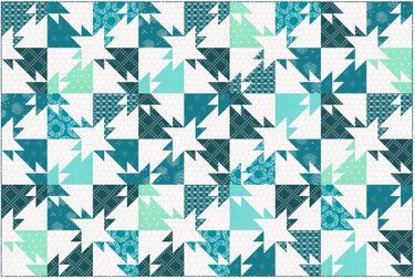 Quiltmuster aus Sternblöcken, zusammengesetzt aus Quadraten und Dreiecken in Türkis-, Mint- und Weißtönen