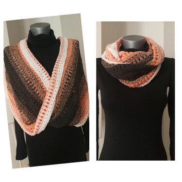 Gehäkelter Loop-Schal und Schultertuch in gemusterten Erdtönen an schwarzer Schaufensterpuppe, zwei Tragevarianten