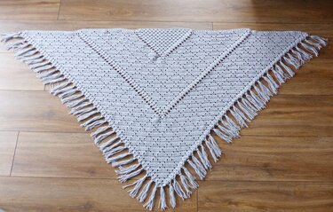 LaMaro Häkelanleitung für ein XXL-Tuch oder Poncho mit Fransen