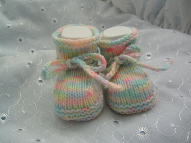 Strickanleitung Babyschuhe Gr. 50 und 56 - Stricken