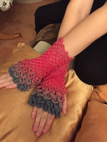 Häkelanleitung zauberhafte Drachenstulpen Pulswärmer gehäkelt