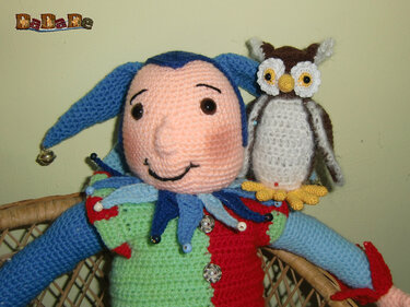 Harlekin Till Eulenspiegel, mit Eule und Spiegel - gehäkelt von Dadade - Bild 2