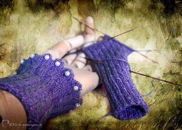 Edle Arm-Stulpe mit Perlen (gestrickt)