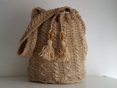 49 Strickanleitung Häkelanleitung Mochila Rucksack beige Zopfmuster - Bild 4