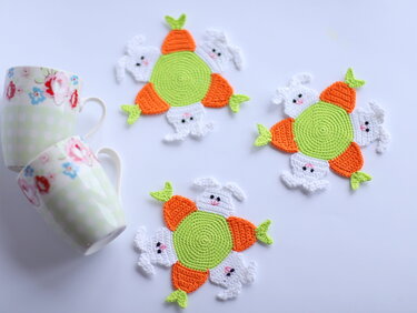 Häkeln für Ostern - Tassenuntersetzer 'Hasen und Möhren'