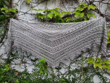 Häkelanleitung für Dreieckstuch "Never give up!" in zwei Varianten