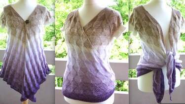 Drei Ansichten eines gestrickten Damenoberteils an einer Schaufensterpuppe, Farbverlauf von Beige zu Lila, kurzärmelig mit strukturiertem Muster.