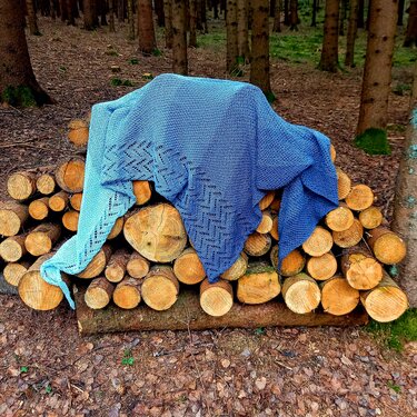 knitting pattern for the triangular scarf "Mariella"