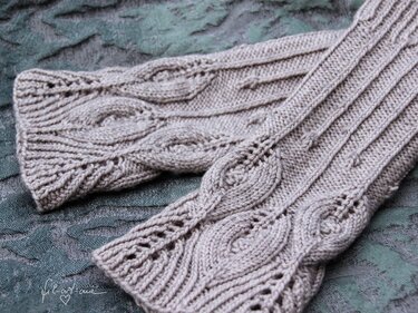 Arm Warmers “Feathers and Lines”, Knitting Pattern for 2 Sizes